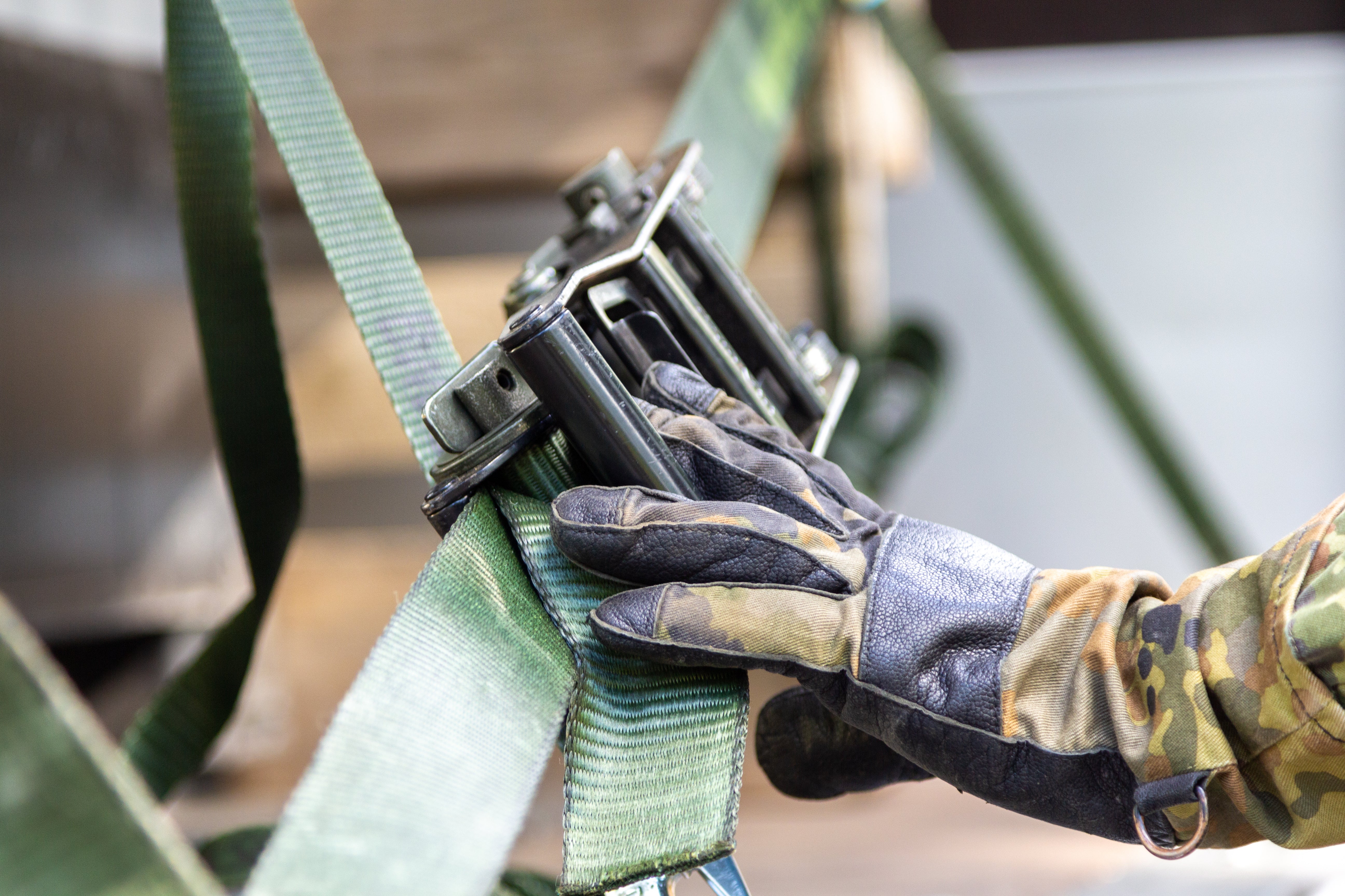 5 Top Tips: Using Standard Ratchet Straps Correctly & Safely